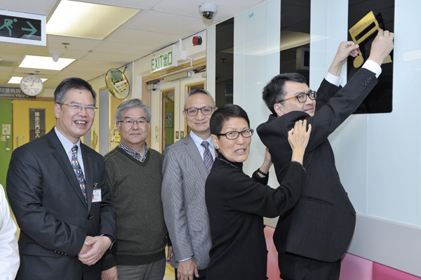 CCF Board member visit to UCH Paed Department in 2015